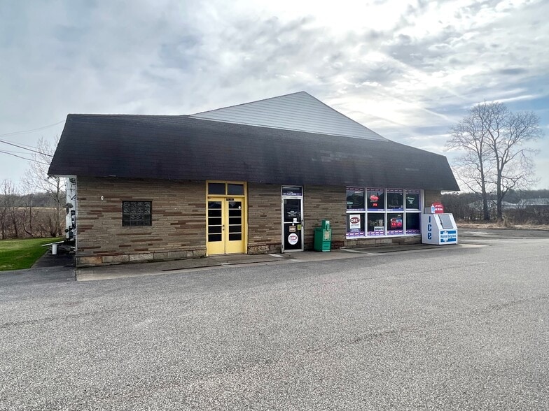 11253 Kinsman Rd, Newbury, OH for sale - Building Photo - Image 3 of 9