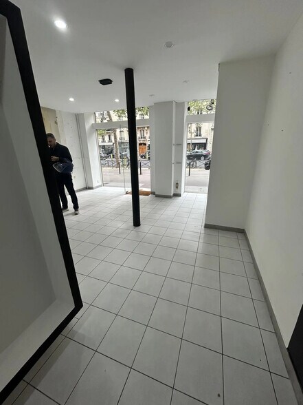 Retail in Paris for lease - Interior Photo - Image 3 of 5