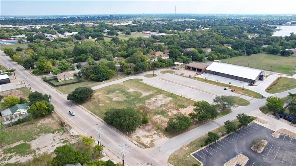 511 W Carson St, Bryan, TX for sale - Building Photo - Image 3 of 11