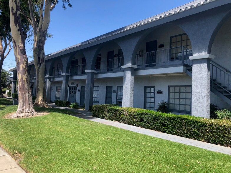 1095 N Main St, Orange, CA for lease - Building Photo - Image 1 of 3