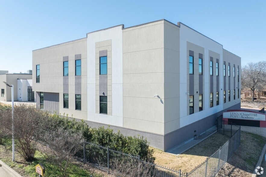 4640 Sycamore & 7520 S Hulen portfolio of 2 properties for sale on LoopNet.com - Building Photo - Image 2 of 7