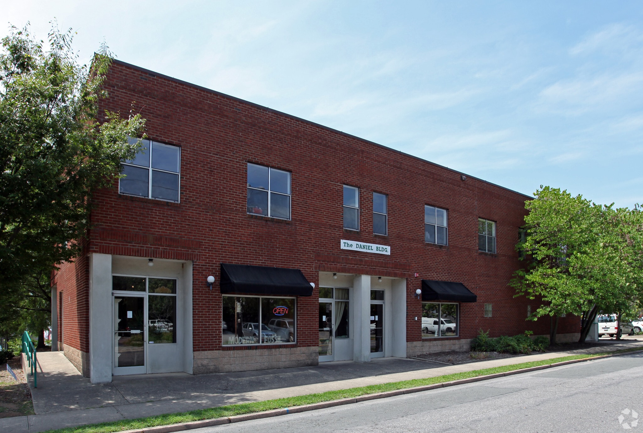 103 W Weaver St, Carrboro, NC for sale Primary Photo- Image 1 of 1