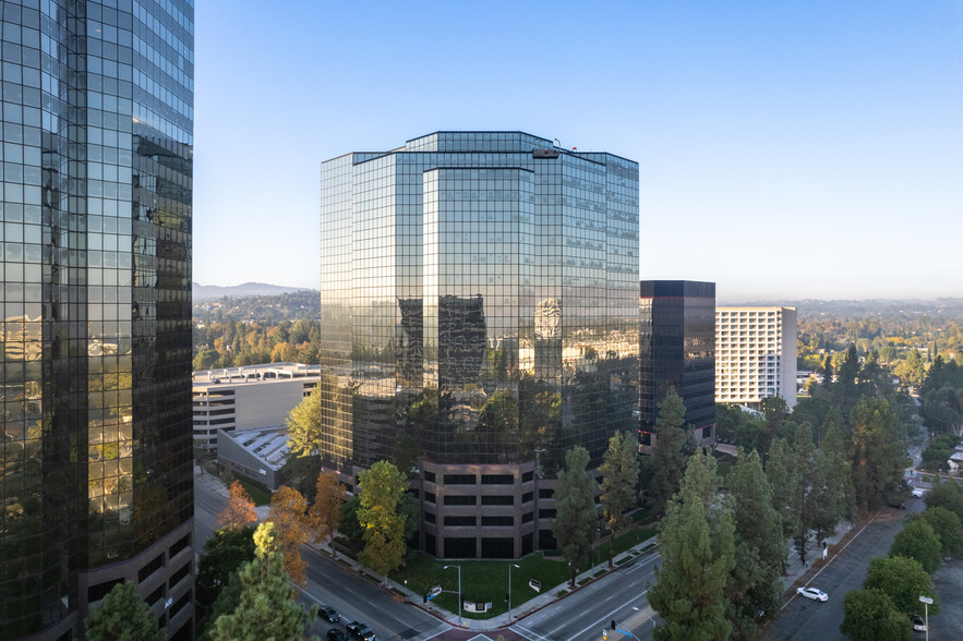 Warner Center Tower 6 - Convenience Store