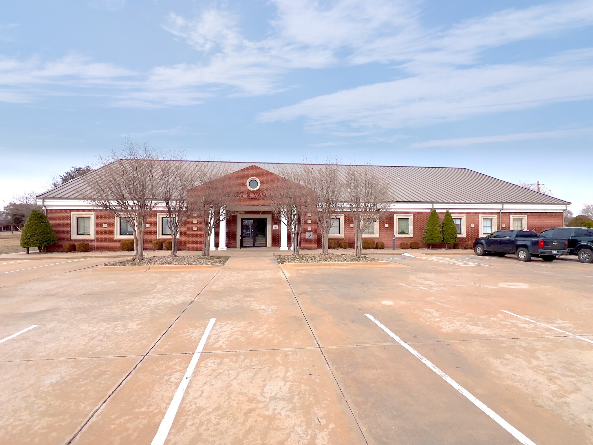 1015 E Broadway St, Altus, OK for lease Building Photo- Image 1 of 13