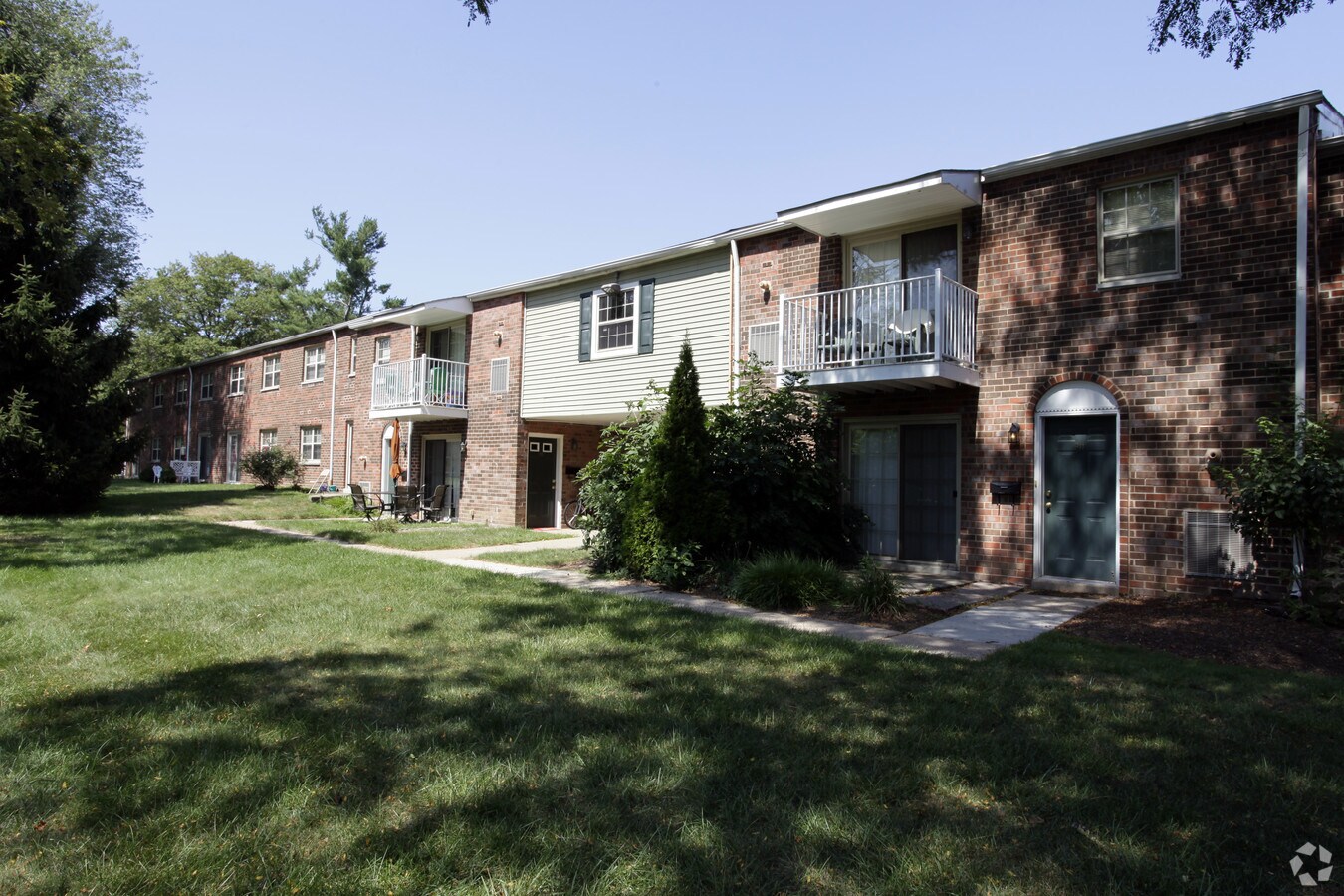 9071 Mill Creek Rd, Levittown, PA 19054