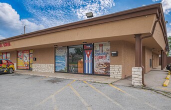 500-509 Uvalde Rd, Houston, TX for lease Interior Photo- Image 1 of 8