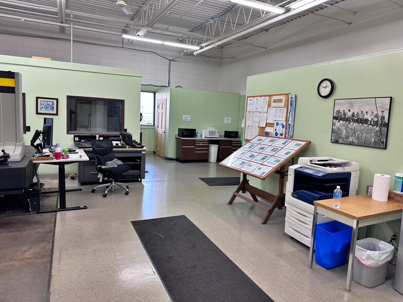 5191 27th Ave, Rockford, IL for lease - Interior Photo - Image 2 of 13