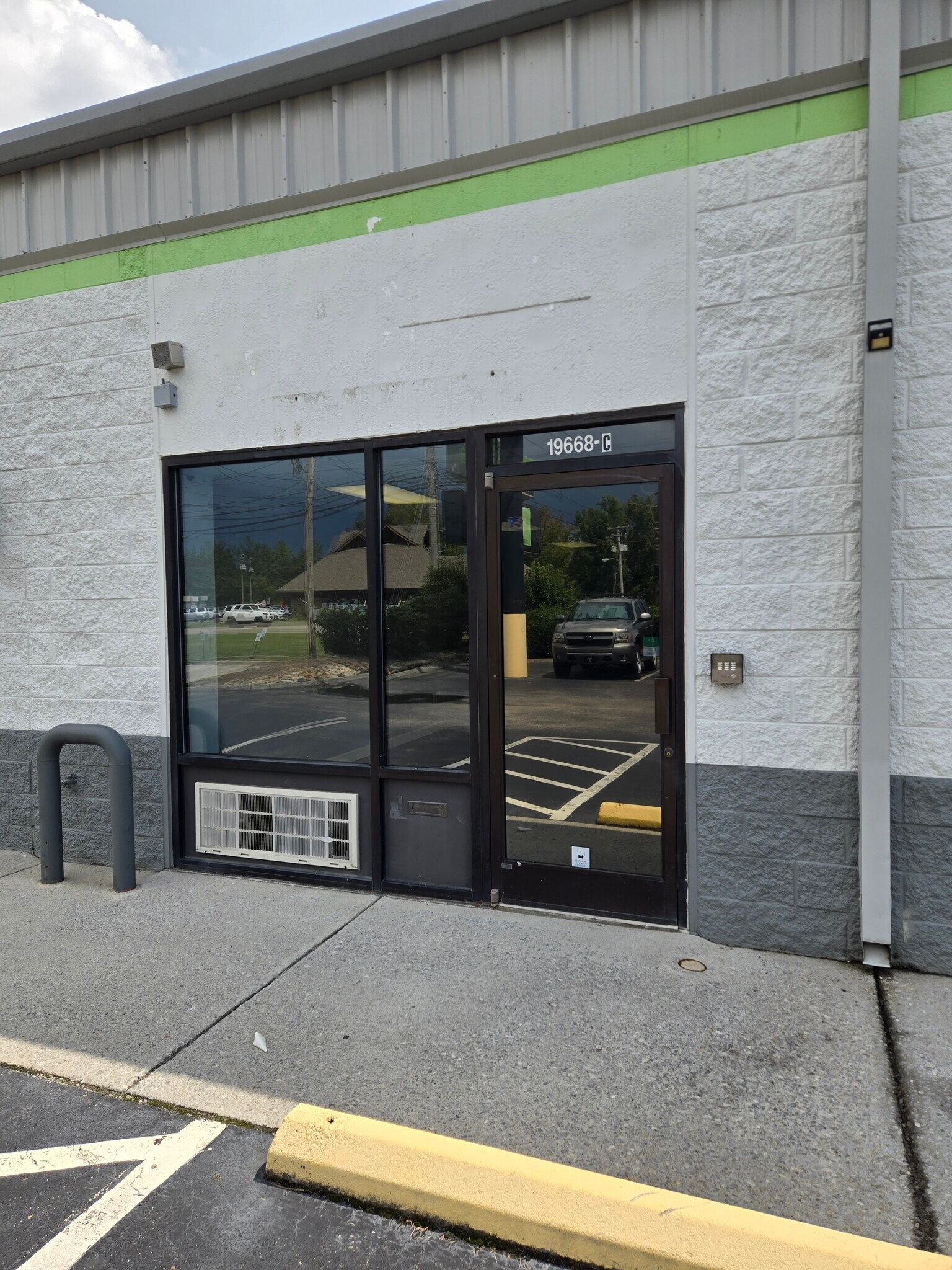 19668 Highway 11 E, Lenoir City, TN for lease Interior Photo- Image 1 of 14