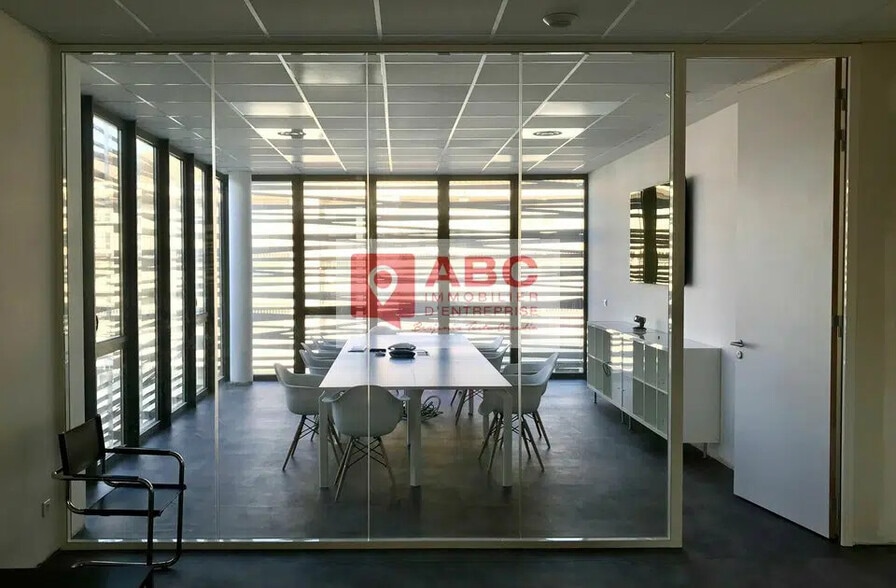 Office in Montpellier for lease - Building Photo - Image 1 of 11