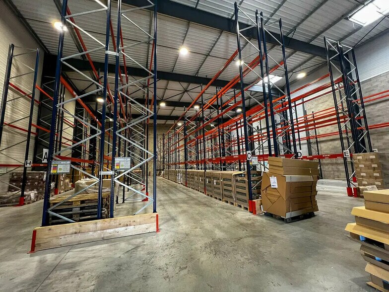 Flex in Avignon for lease - Building Photo - Image 2 of 6