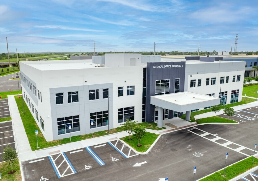 370 Veranda Falls Wy, Port Saint Lucie, FL for lease - Building Photo - Image 2 of 6