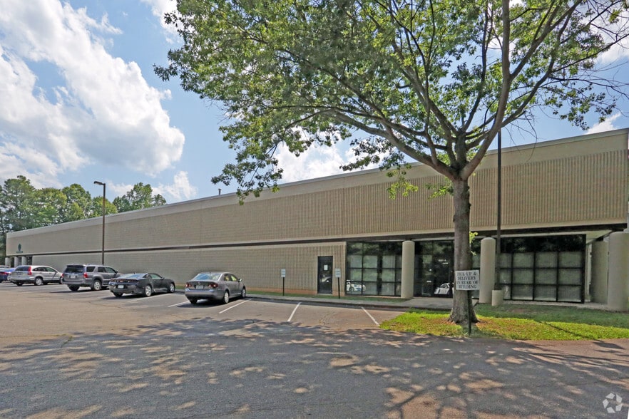 8221 Brownleigh Dr, Raleigh, NC for sale - Building Photo - Image 3 of 4