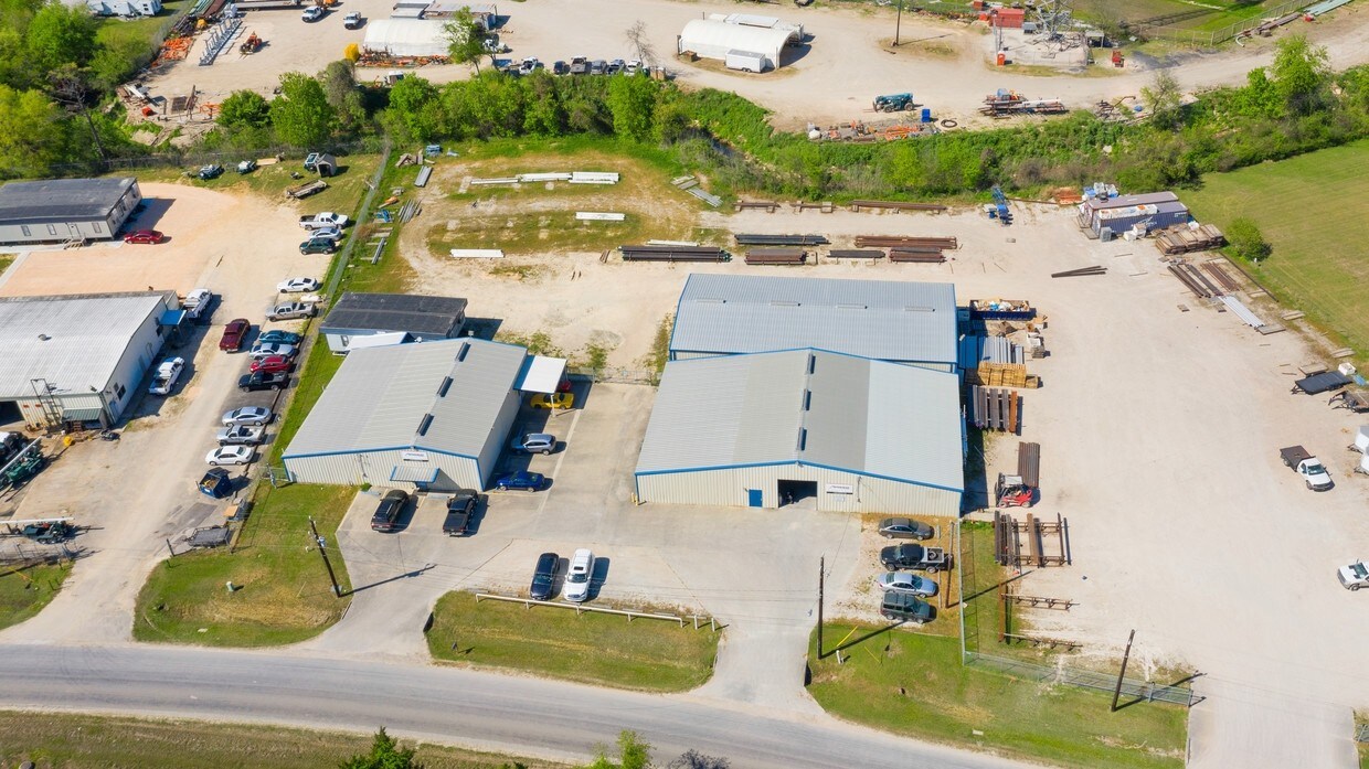 10607B Langston Dr, Mont Belvieu, TX 77523