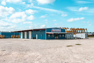 4.5-Ac w/ 4,000 SF Warehouse/Office - Warehouse