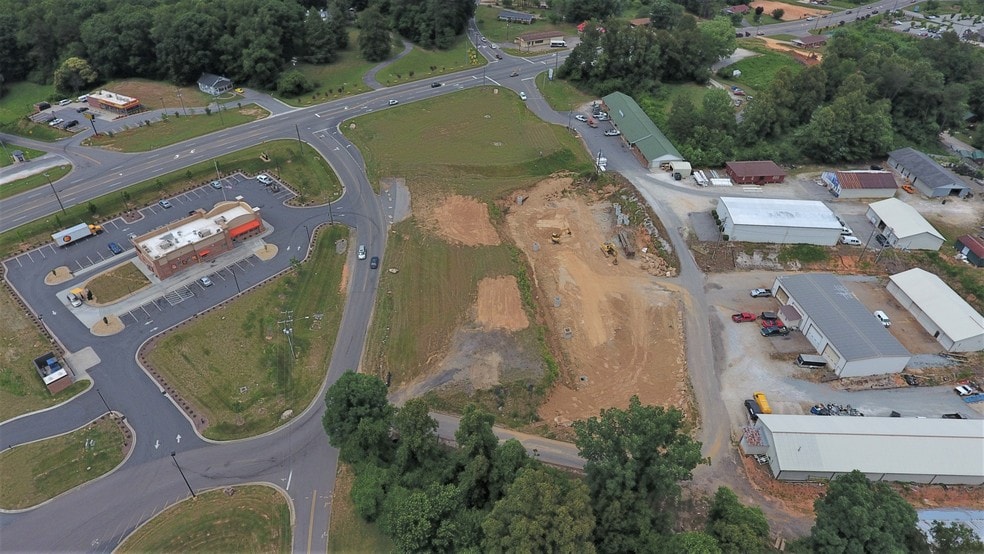 West Marion Business Park portfolio of 11 properties for sale on LoopNet.com - Primary Photo - Image 2 of 2