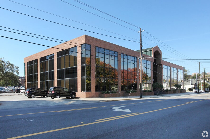 688 Walnut St, Macon-Bibb, GA for sale - Building Photo - Image 1 of 1