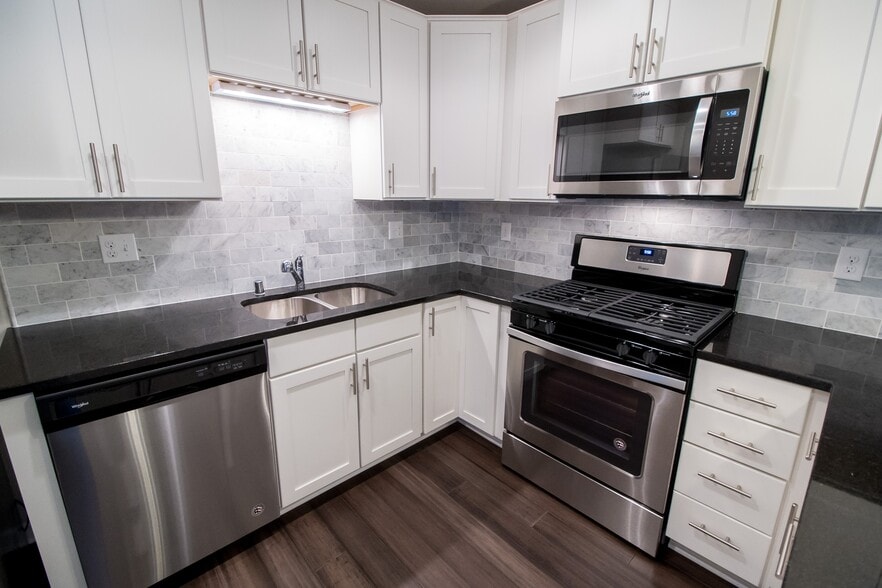 2449 Lyndale Ave S, Minneapolis, MN for sale - Building Photo - Image 3 of 9