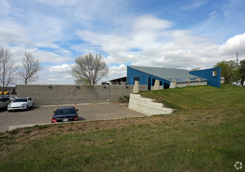 9304 39th Ave NW, Edmonton, AB for lease - Primary Photo - Image 1 of 2
