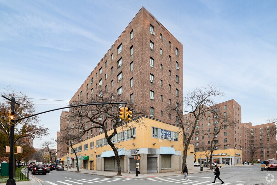 14101491 Metropolitan Ave, Bronx, NY 10462 Parkchester Retail