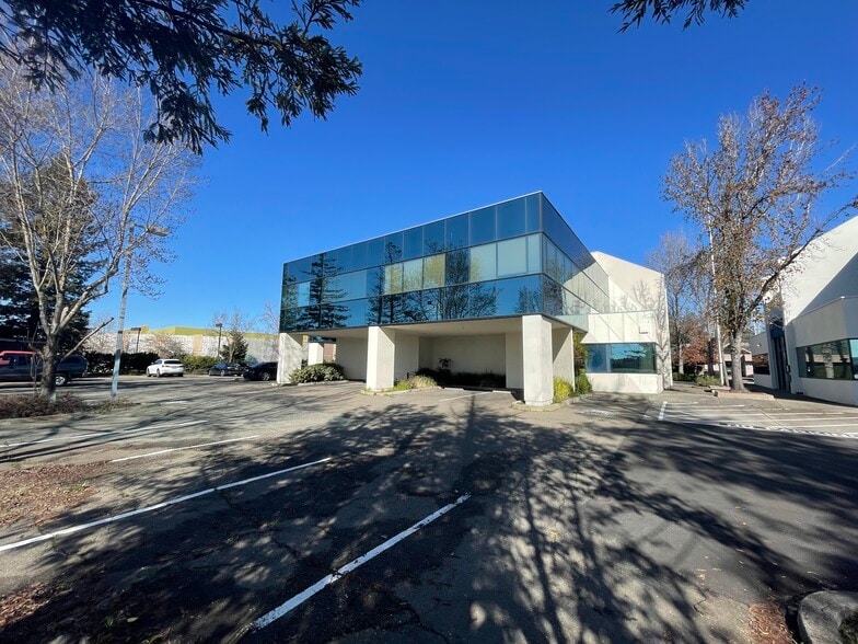 191 Lynch Creek Way, Petaluma, CA for lease - Building Photo - Image 2 of 9