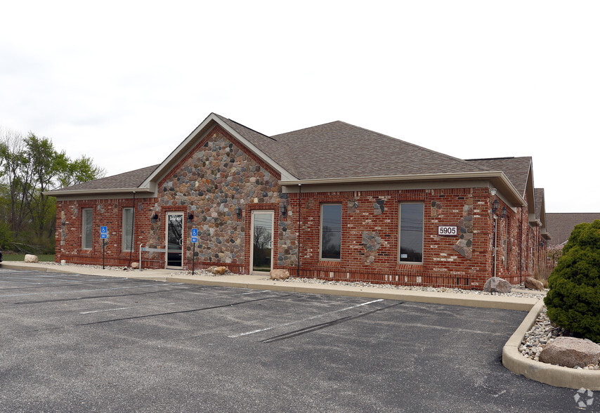 5905 S Emerson Ave, Indianapolis, IN for lease - Building Photo - Image 2 of 14