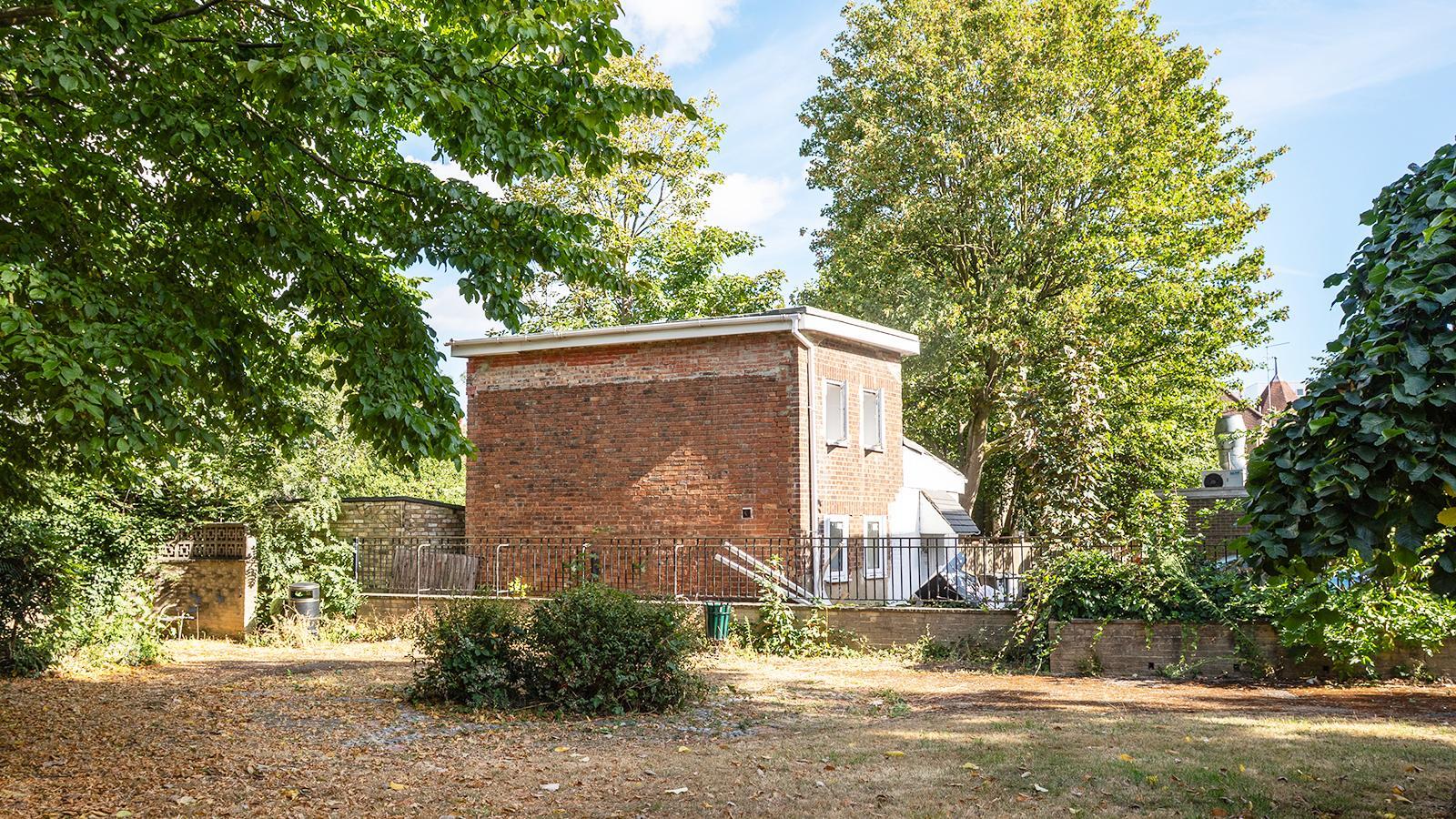 20 Hendon Lane, London for sale Primary Photo- Image 1 of 2