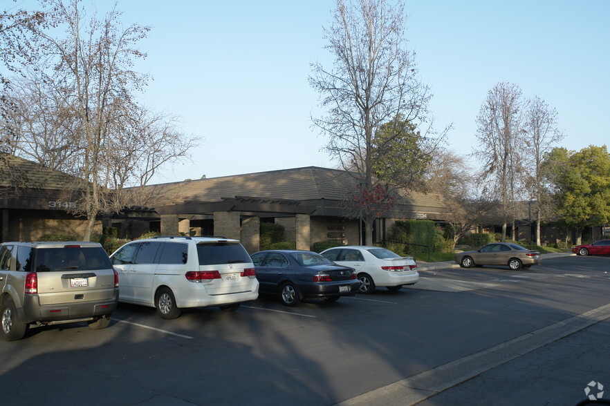 3134 Willow Ave, Clovis, CA for sale - Building Photo - Image 2 of 8