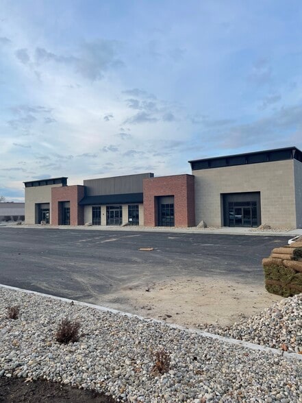 1021 E Kercher Rd, Goshen, IN for lease - Building Photo - Image 2 of 11