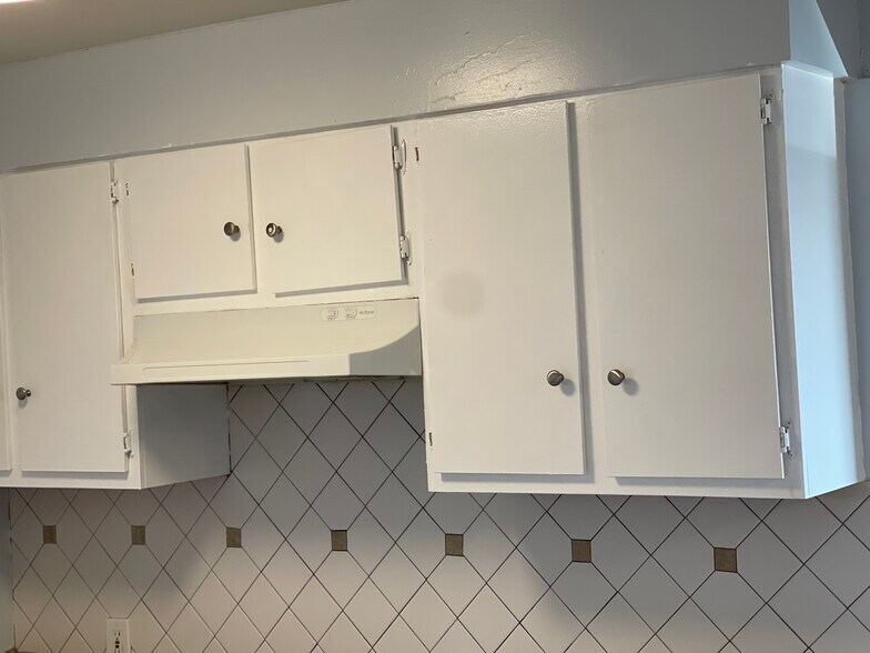 602 Karesh Ave, Pomona, CA for sale - Building Photo - Image 2 of 5