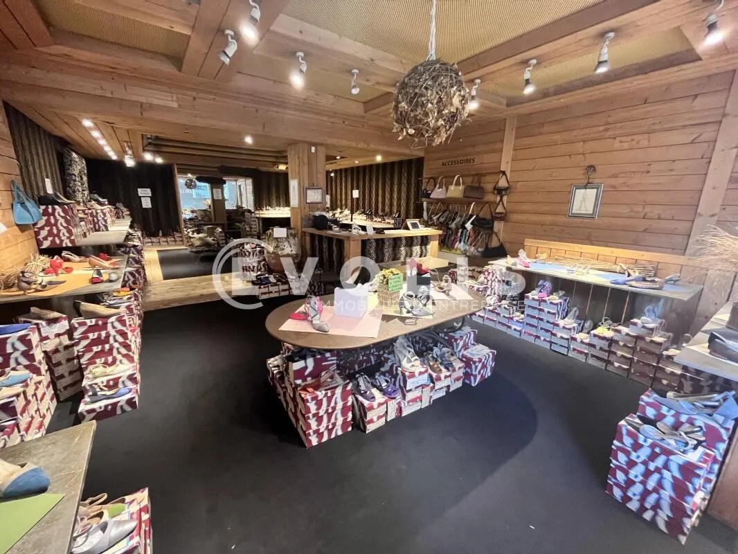 Retail in Amiens for lease Interior Photo- Image 1 of 4