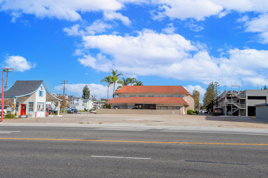 305 S Main St, Orange, CA for lease - Building Photo - Image 2 of 13