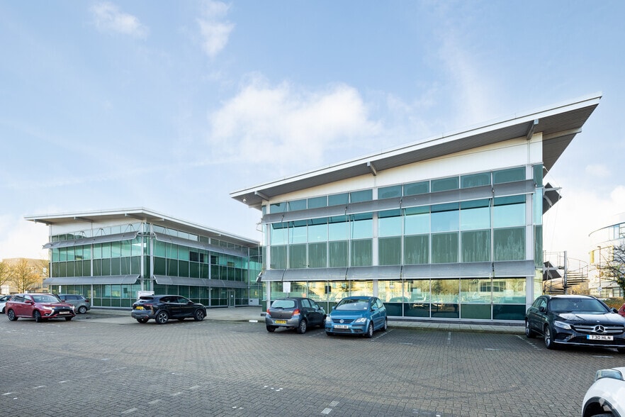 Kinetic Cres, Enfield for sale - Primary Photo - Image 1 of 1