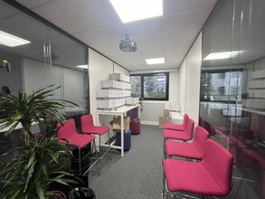Office in Levallois-Perret for lease Interior Photo- Image 2 of 7