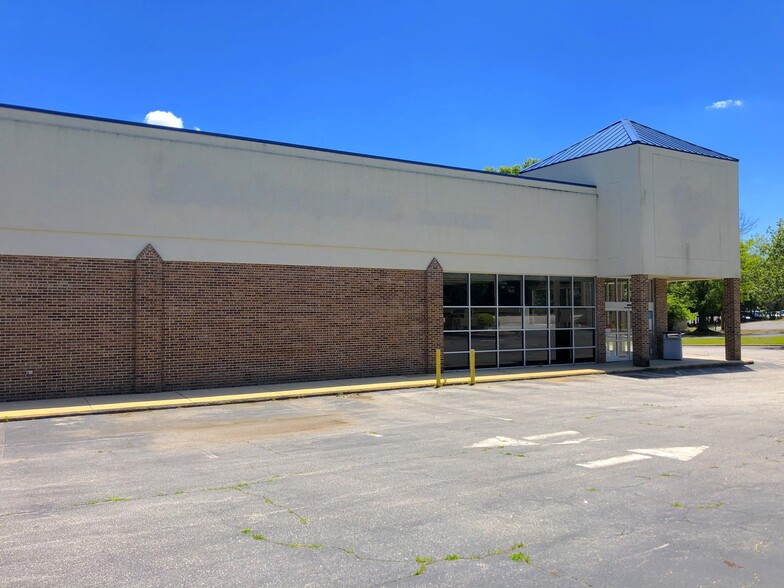 816 N Main St, Fuquay Varina, NC for lease - Building Photo - Image 3 of 24