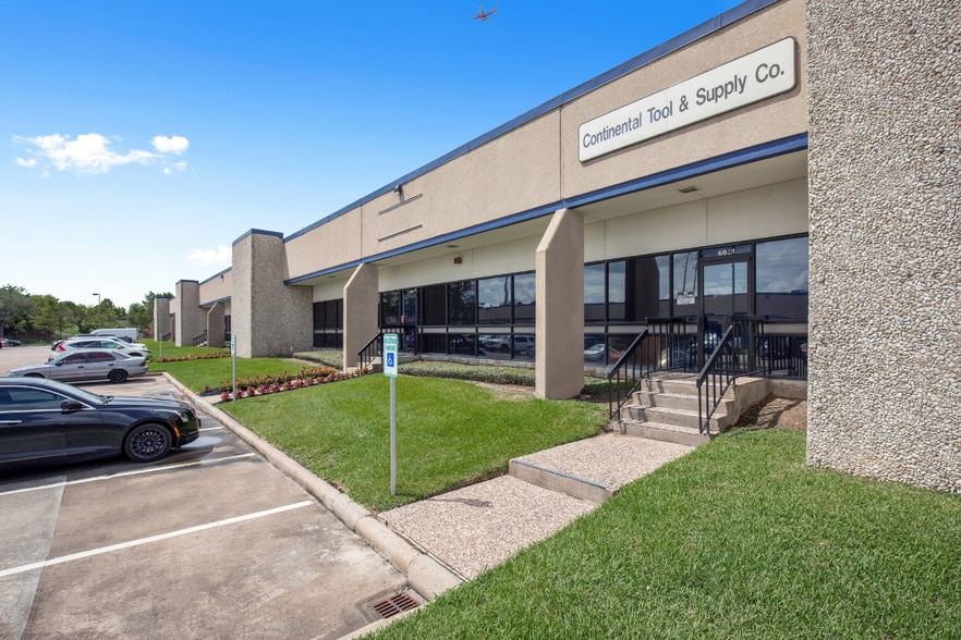 6001-6021 S Loop Fwy E, Houston, TX for lease - Building Photo - Image 2 of 11