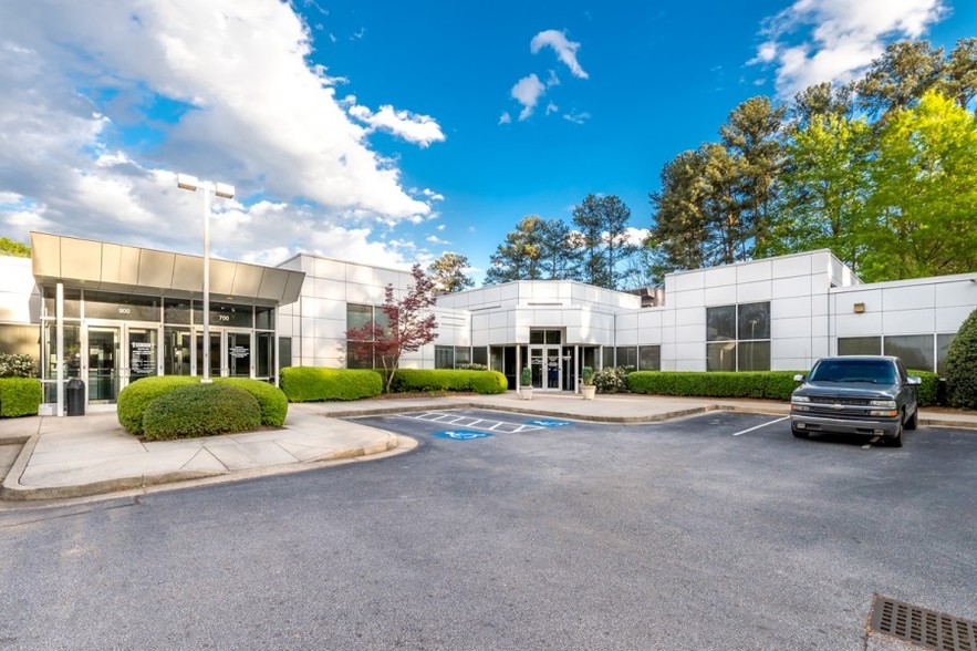 1720 Phoenix Blvd, College Park, GA for lease - Building Photo - Image 1 of 18