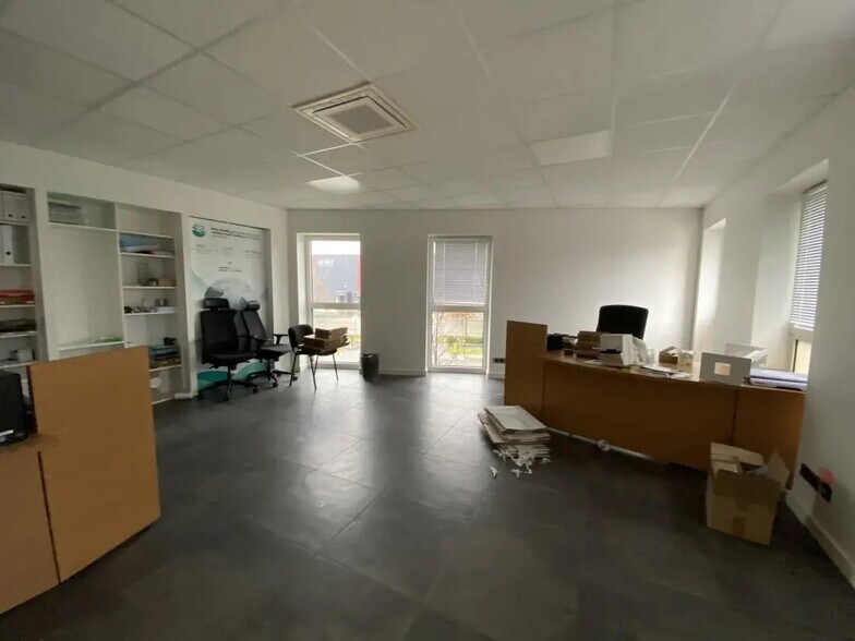 Office in Noyal-Châtillon-sur-Seiche for lease - Interior Photo - Image 3 of 20