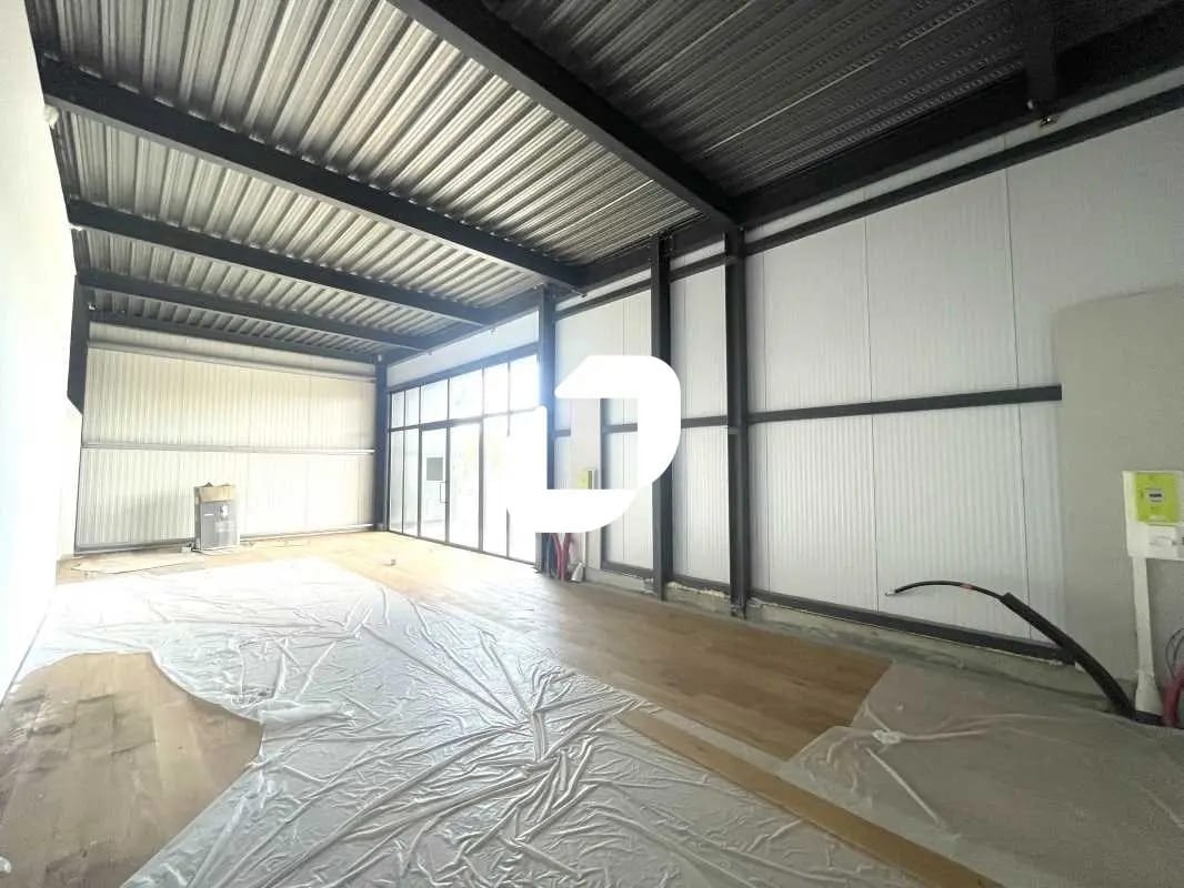 Retail in Audenge for lease Interior Photo- Image 1 of 6