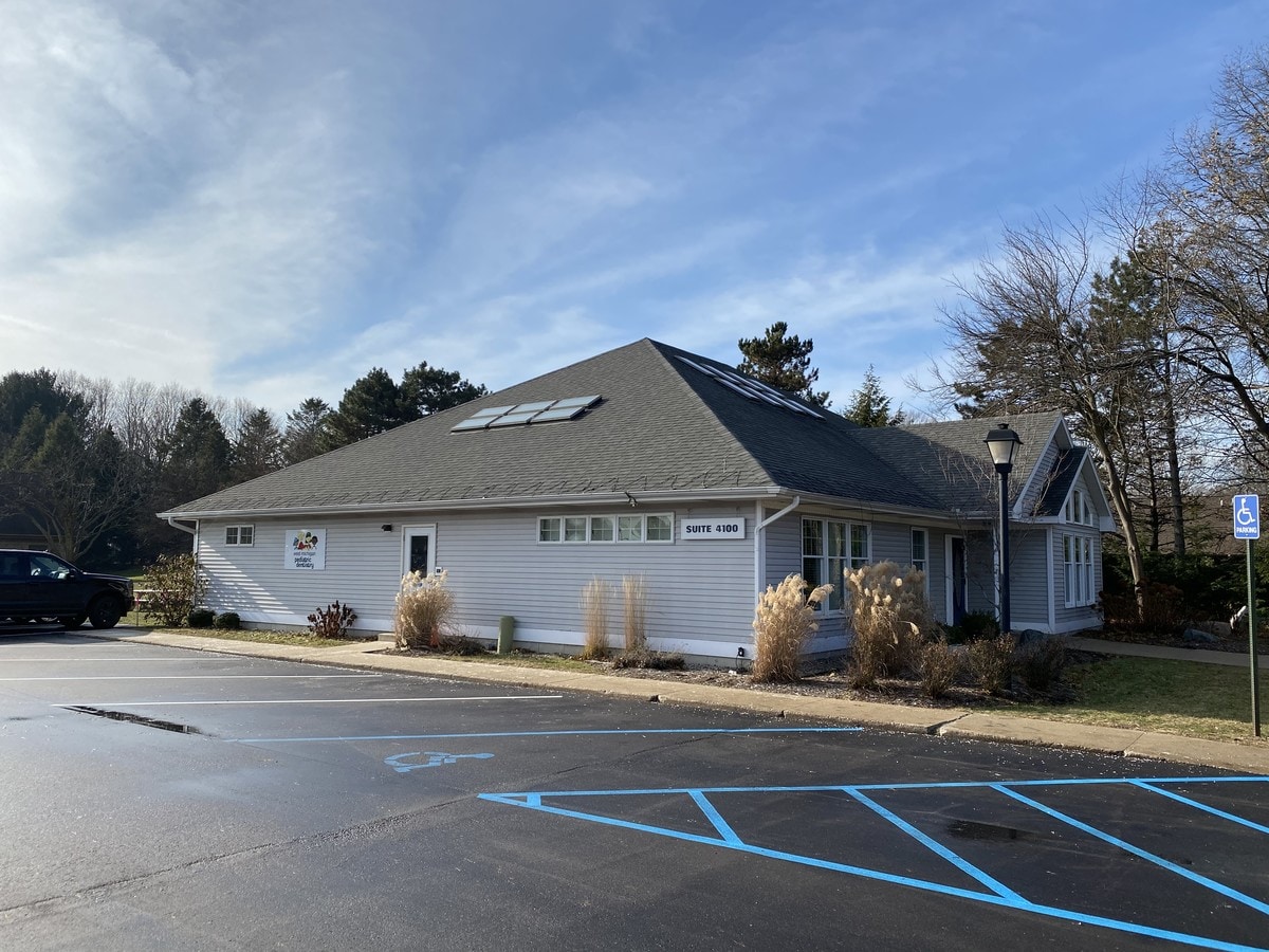 844 Washington Ave, Holland, MI 49423