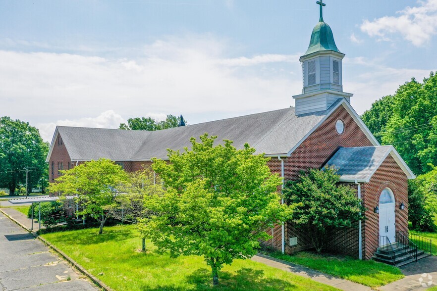 830 Church St, Kings Mountain, NC for sale - Building Photo - Image 1 of 45