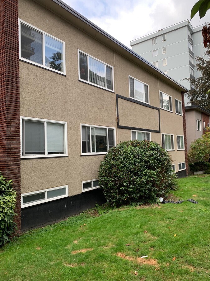 1305 Jervis St, Vancouver, BC V6E 1P5