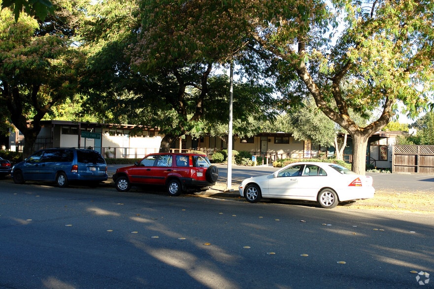 1421 Montgomery Dr, Santa Rosa, CA for lease - Building Photo - Image 3 of 3