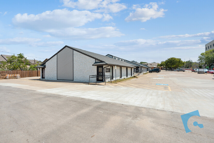 601 Omega Dr, Arlington, TX for lease - Building Photo - Image 3 of 16