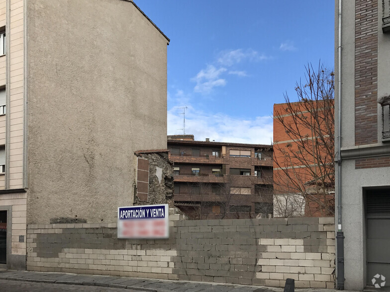 Calle Eduardo Marquina, 21, Ávila, Ávila for sale - Primary Photo - Image 1 of 1