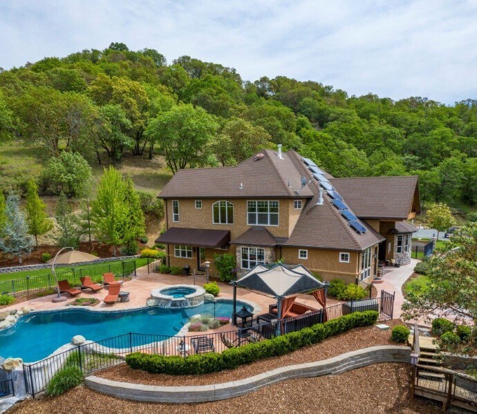 7652 Old Stage Rd, Central Point, OR for sale Primary Photo- Image 1 of 1