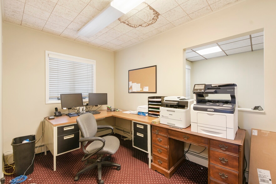 105 Gleneida Ave, Carmel, NY for sale - Interior Photo - Image 2 of 94