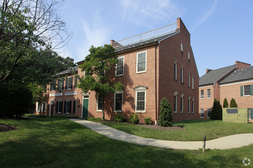 10521-10523 Braddock Rd, Fairfax, VA for sale - Primary Photo - Image 1 of 18