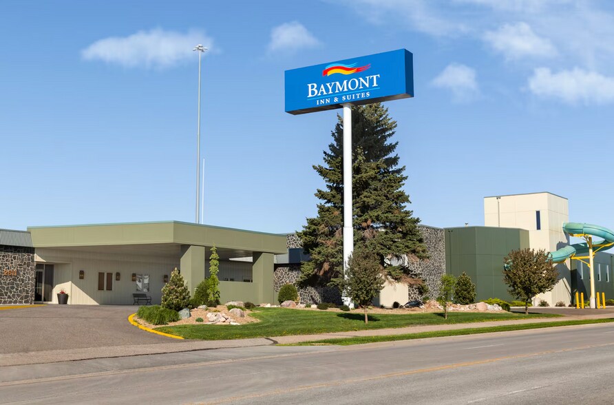 North Dakota Hotel Portfolio portfolio of 5 properties for sale on LoopNet.com - Building Photo - Image 3 of 4