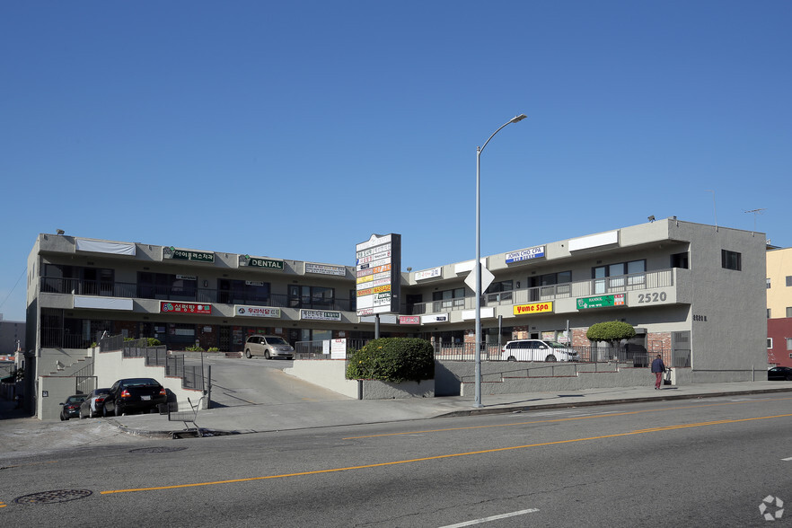 2520 W 8th St, Los Angeles, CA for lease - Primary Photo - Image 1 of 5