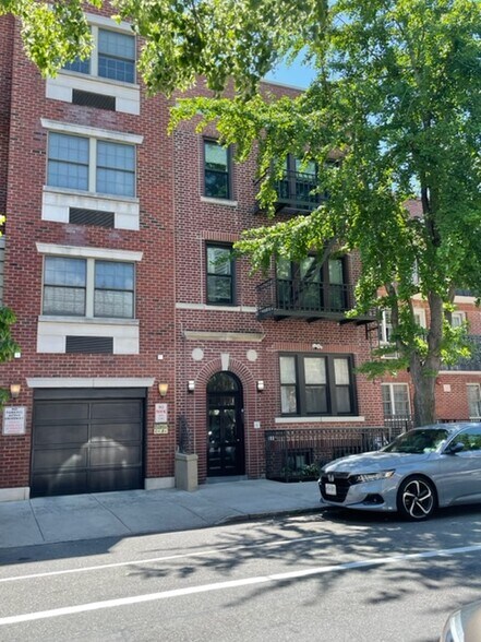 2527 35th St, Astoria, NY for sale - Building Photo - Image 1 of 1